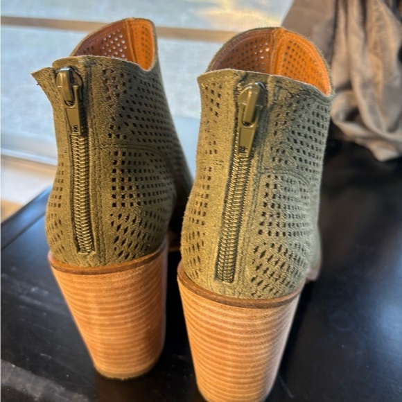 Lucky Brand Olive Green Vacob Suede Open-Toed Women’s Heels 7M - Picture 8 of 10